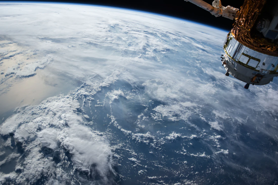 La Terre et ses formations nuageuses vues depuis l’espace.